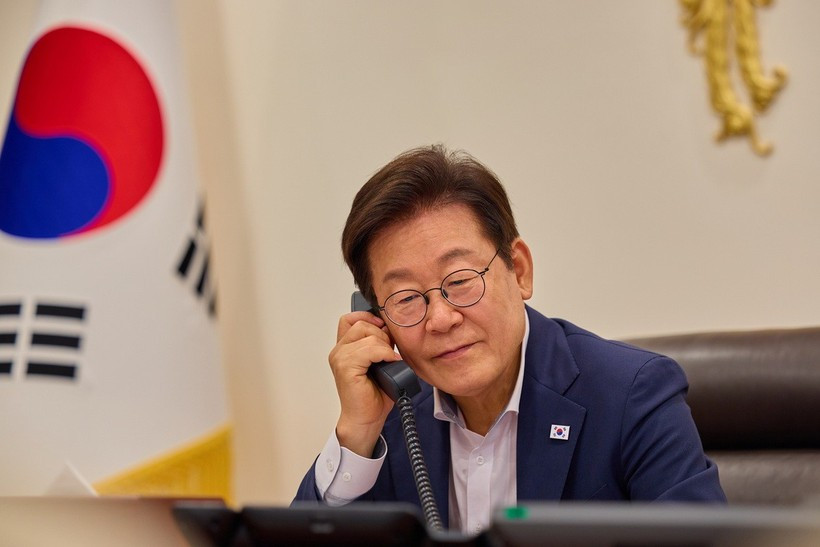 RoK President Lee Jae Myung in the phone talks (Photo: Yonhap)
