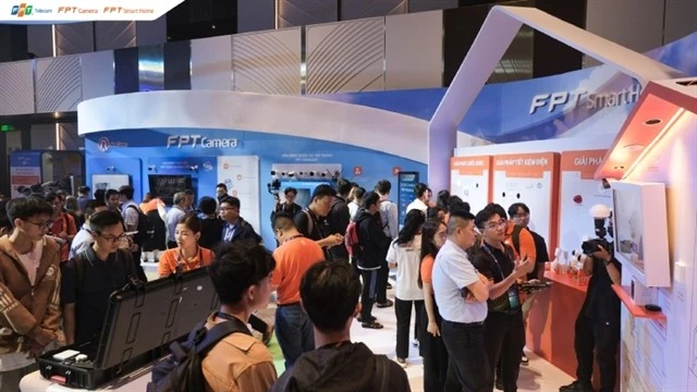 At FPT kiosk during a tech expo in HCM City (Photo: VNA)