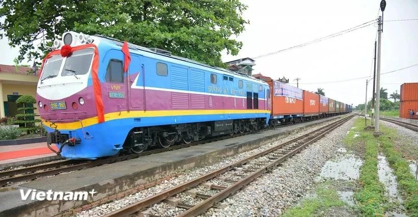 NA deputies will discuss the proposal and the verification report on the investment policy for the Lao Cai - Hanoi - Hai Phong railway project on February 13 (Illustrative image. Source: VNA)