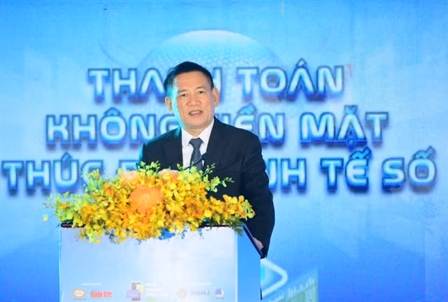 Deputy Prime Minister Ho Duc Phoc speaks on Saturday at a seminar held as part of the annual Cashless Day 2025 event in HCM City (Photo: VNA)