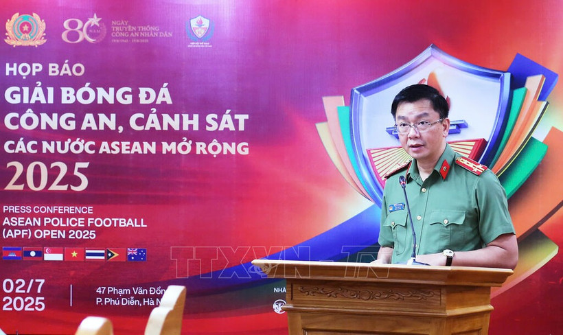 Colonel Pham Kim Dinh, Director of the Department of Political Work at the Ministry of Public Security, speaks at a press conference to announce the tournament on July 2. (Photo: VNA)