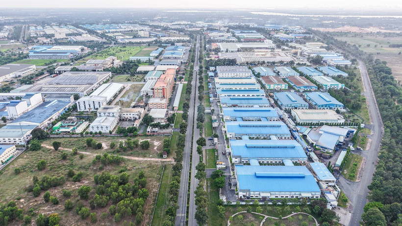 Currently, Dong Nai is home to 31 operational industrial parks, employing more than 584,000 domestic workers and 8,477 foreign employees. (Photo: VNA)