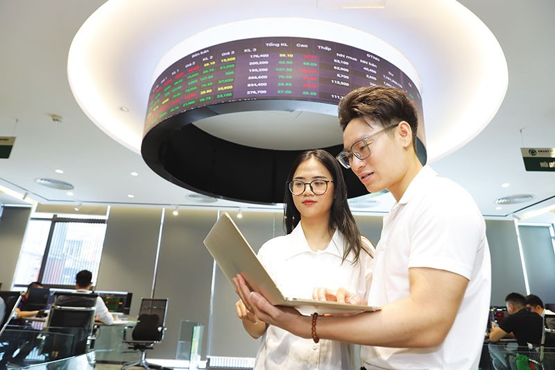 Surging capital inflows signal broader economic ambitions and ongoing reforms designed to advance the country’s capital market to a new height. (Photo: baodautu.vn)