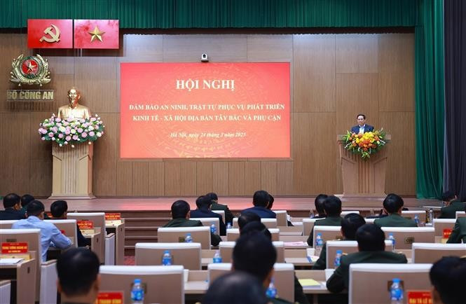 Prime Minister Pham Minh Chinh presides over a conference on ensuring security and order to support socio-economic development in the northwestern region and surrounding areas on March 24. (Photo: VNA)