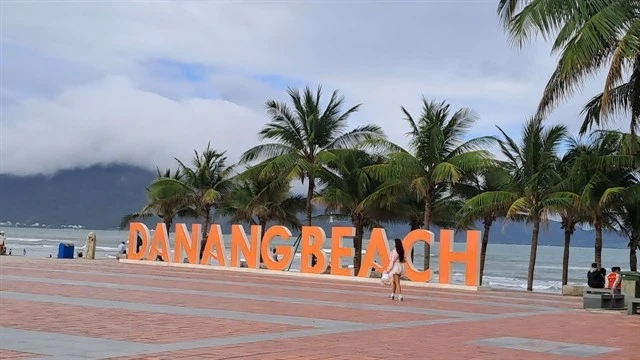 The beach in Da Nang is an attractive destination for tourists from all over the world, and locals. (Photo: VNA)