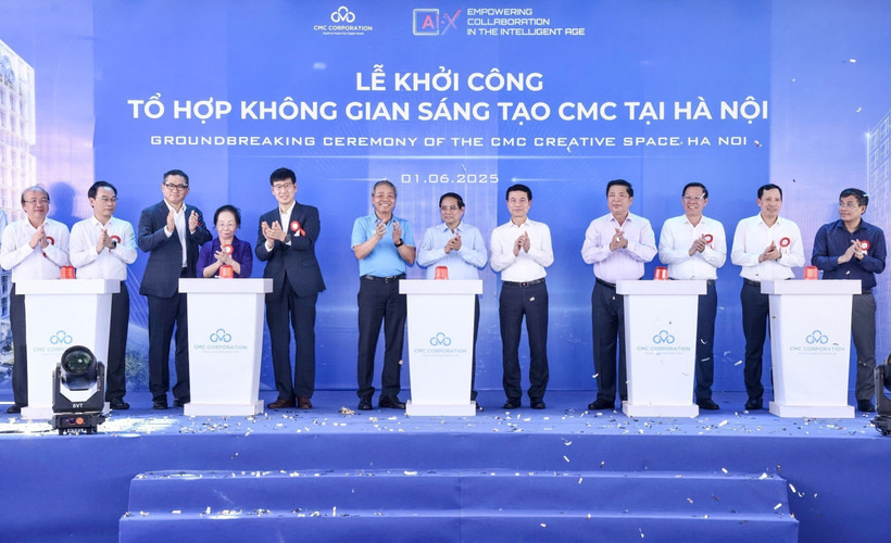PM Pham Minh Chinh and delegates at the groundbreaking ceremony (Photo: VNA)