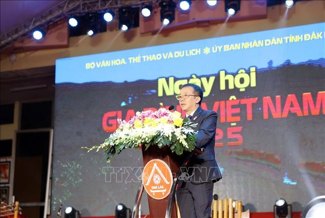 Tran Quang Vinh, Deputy Director of the Vietnam Exhibition Centre for Culture and Art under the Ministry of Culture, Sports and Tourism, speaks at the opening ceremony of the Vietnam Family Day 2025 in Dak Lak on June 25, 2025. (Photo: VNA)