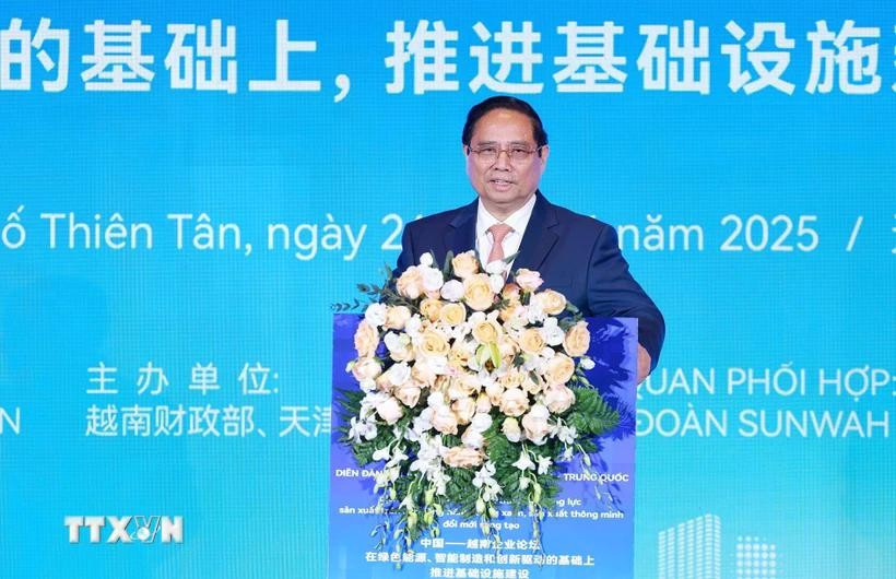Prime Minister Pham Minh Chinh addresses the Vietnam-China business forum. (Photo: VNA)