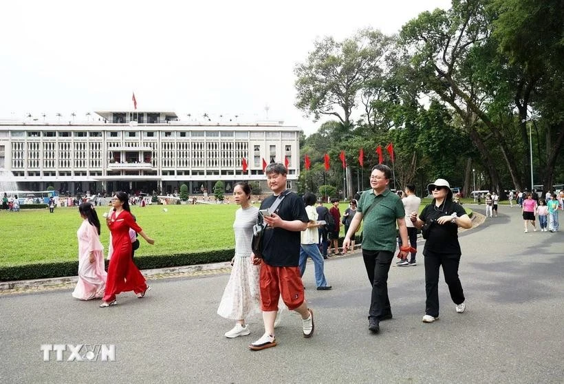 Tourists visit the Independence Palace in Ho Chi Minh City. (Photo: VNA)