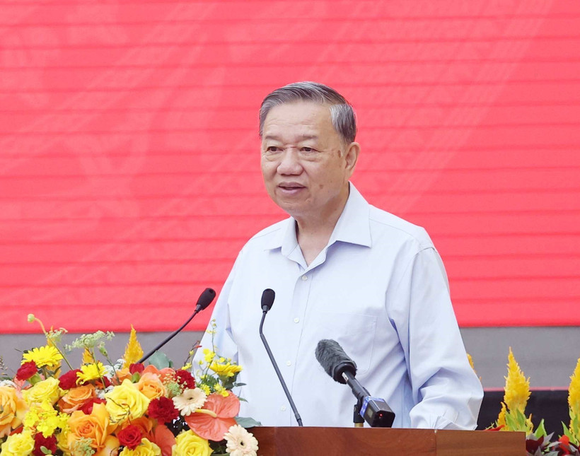 Party General Secretary To Lam addresses the working session. (Photo: VNA)