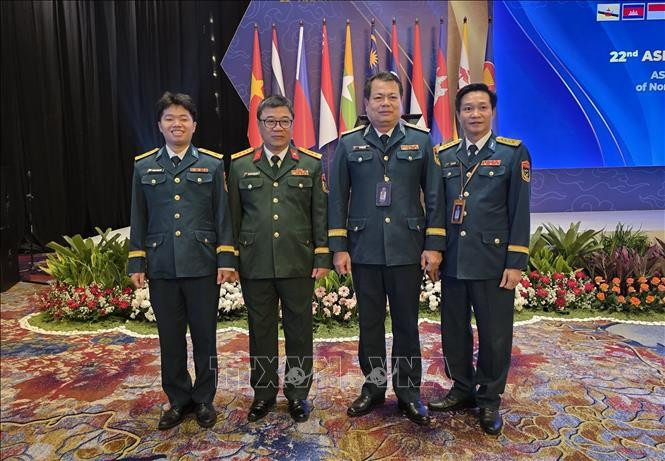 The Vietnamese delegation led by Commander of the Vietnam Air Defence-Air Force Maj. Gen. Vu Hong Son (second from right) at the 22nd ASEAN Air Chiefs Conference (Photo: VNA)