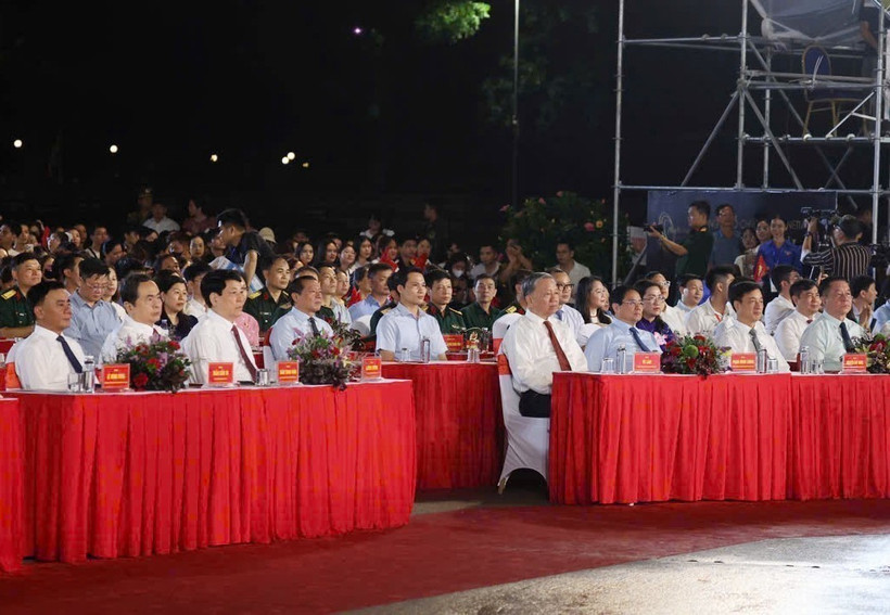 Party General Secretary To Lam, President Luong Cuong, Prime Minister Pham Minh Chinh, National Assembly Chairman Tran Thanh Man and other Party and State leaders attend the programme. (Photo: VNA)