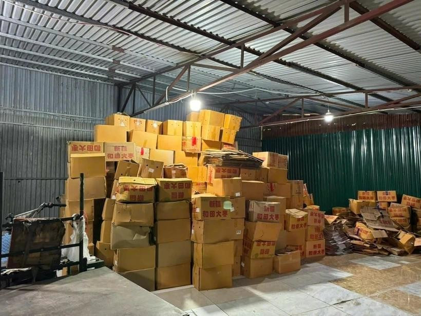 Over 4 tonnes of dried red dates of unclear origin seized by authorities. (Photo: VNA)