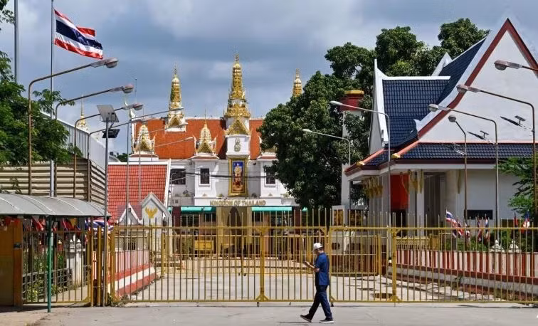 A border checkpoint between Cambodia and Thailand. (Photo: AFP)