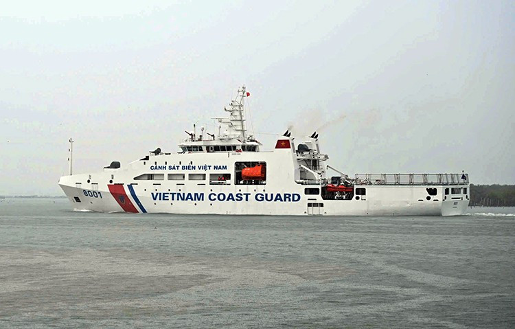 Vietnam Coast Guard vessel CSB 8001 departs from Ho Chi Minh City on August 21. (Photo: VNA)