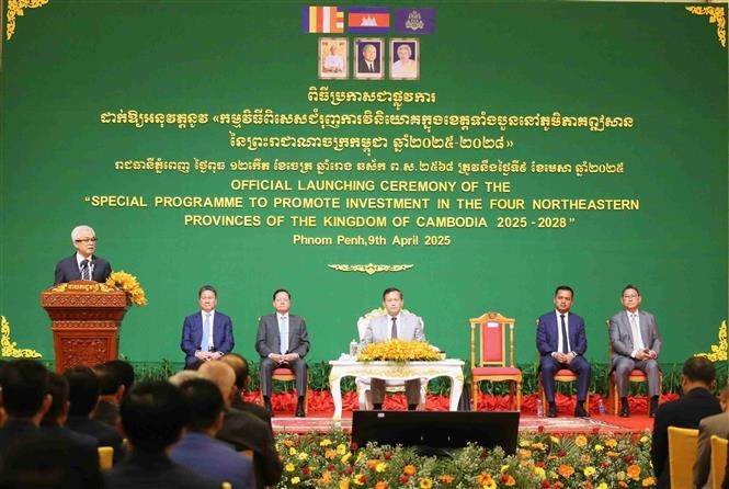 An overview of the launching ceremony of a special programme to promote investment in the four Northeastern provinces of Cambodia. (Photo: VNA)