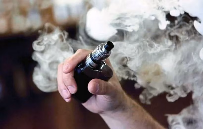 The Thai government is set to intensify measures against e-cigarette smokers, who can be charged with receiving smuggled products,(Photo: www.globe.co.th)