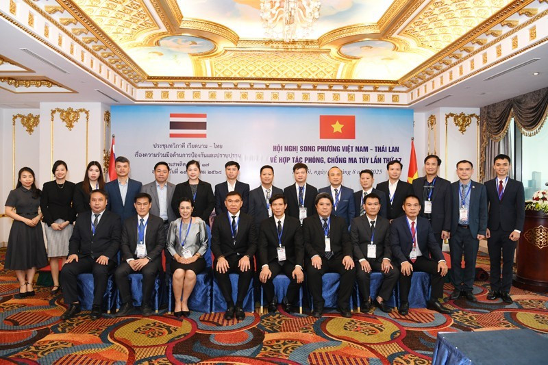 Delegates to the 17th Vietnam–Thailand Bilateral Meeting on Drug Control Cooperation on August 14 in Hanoi. (Photo: VNA)