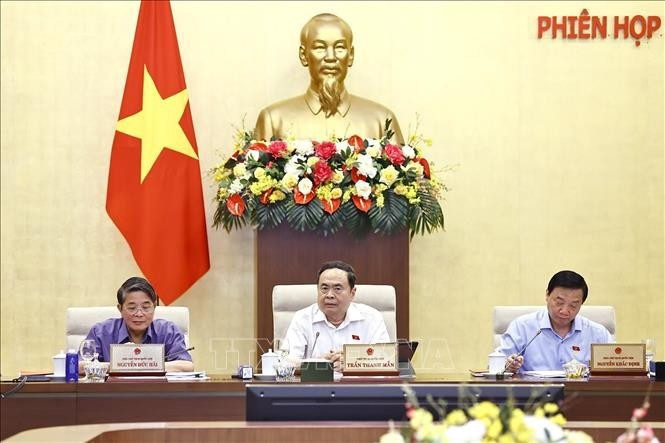 National Assembly Chairman Tran Thanh Man (middle) addresses the session. (Photo: VNA)