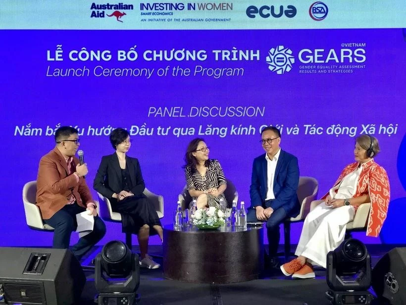 Experts and representatives from businesses join a talk show at the event (Photo: VNA)