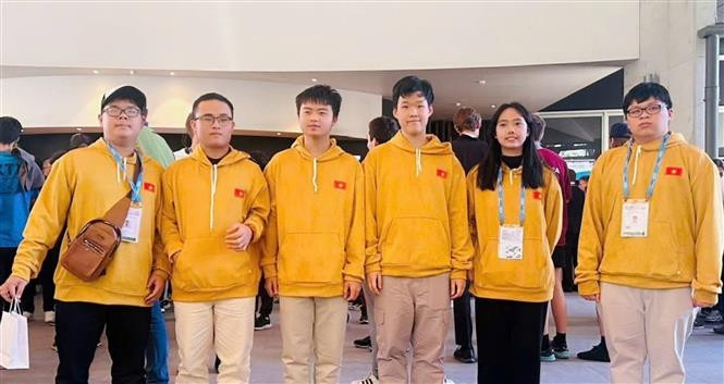 All six Vietnamese students won medals at the 66th International Mathematical Olympiad (IMO) in 2025 in Queensland, Australia. (Photo: VNA)