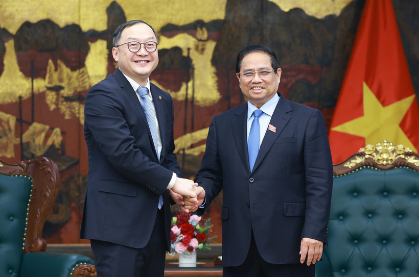 PM Pham Minh Chinh (R) and President of PowerChina Asia Pacific Zhou Jiayi (Photo: VNA)