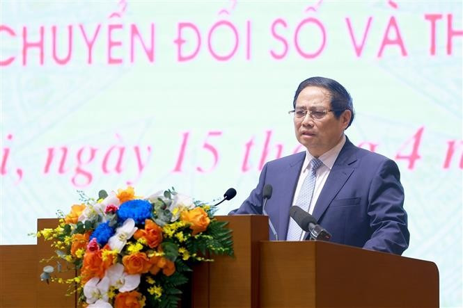 Prime Minister Pham Minh Chinh speaks at the meeting with representatives from SOEs pioneering in digital transformation in Hanoi on April 15. (Photo: VNA)