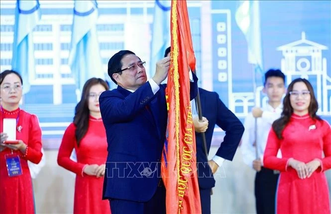 Prime Minister Pham Minh Chinh presents first-class Labour Order to Vietnam National University, Ho Chi Minh City (Photo: VNA)