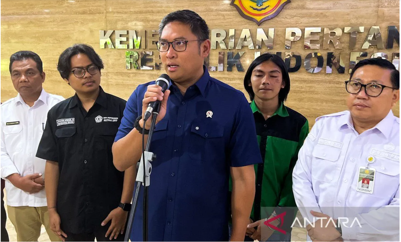 Deputy Agriculture Minister Sudaryono during a press conference after opneing a seminar organised by agriculture students in Jakarta on September 10. (Photo: ANTARA) 