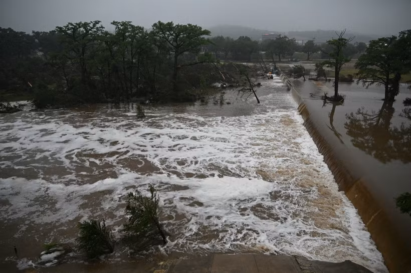 Devastating flash floods strike Kerr county, Texas on July 5. (Photo: US Coast Guard/VNA)