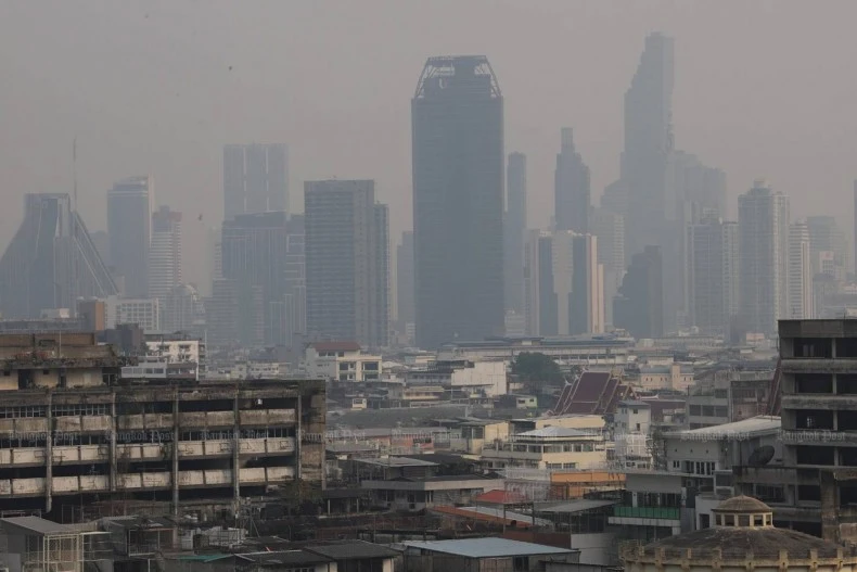 Bangkok's high-rises are obscured by hazardous smog as they were seen from atop of Golden Mount in January 2025. (Photo: bangkokpost.com) 