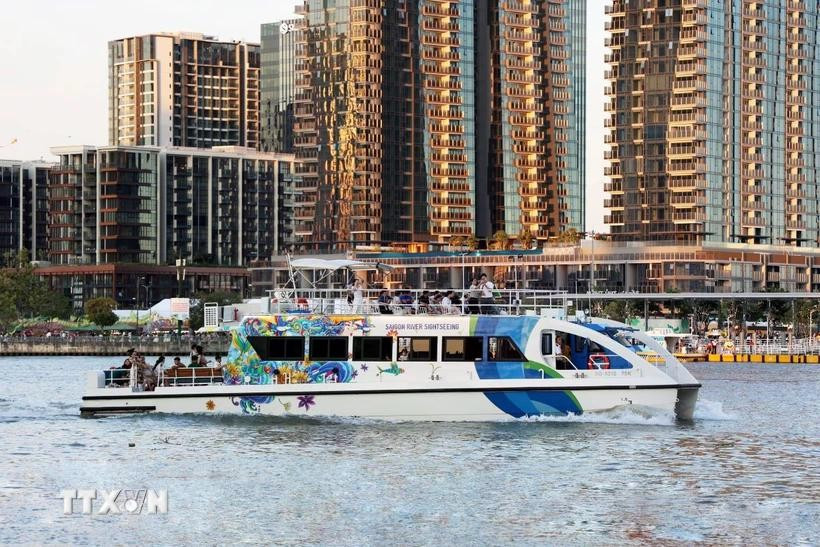 A cruise ship takes visitors tour Ho Chi Minh City on the Sai Gon River. (Photo: VNA)