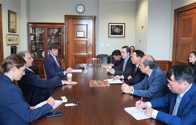 The meeting between Vietnamese Minister of Agriculture and Environment Do Duc Duy and Senator John Boozman, Chairman of the US Senate Committee on Agriculture, Nutrition and Forestry, on June 5 (Photo: VNA)