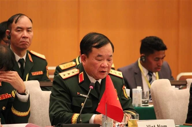 Deputy Minister of National Defence Sen. Lieut. Gen. Hoang Xuan Chien speaks at the forum (Photo: VNA)