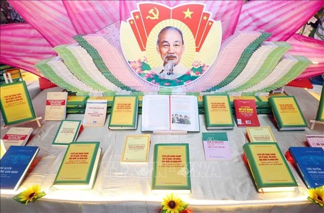 Party General Secretary To Lam's new book on the dignity of Vietnam's revolutionary public security officers (Photo: VNA)