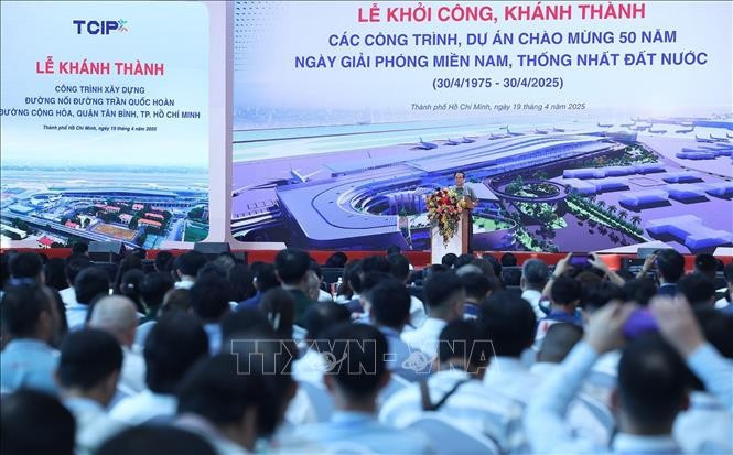 At the launching ceremony of national key projects at T3 Terminal of Tan Son Nhat International Airport in HCM City (Photo: VNA)