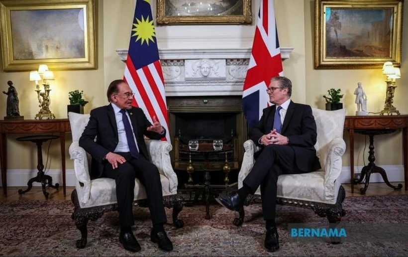 Malaysian Prime Minister Datuk Seri Anwar Ibrahim (left) and his UK counterpart Keir Starmer. (Photo: Bernama)