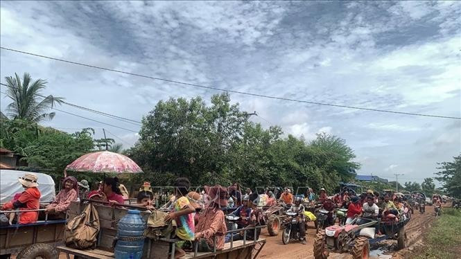 Residents evacuates from Cambodia’s Oddar Meanchey province amid border tensions with Thailand on July 24, 2025. (Photo: Xinhua/VNA)