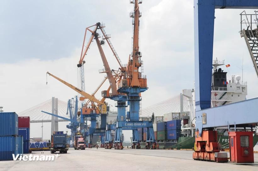 The Ministry of Industry and Trade implements comprehensive measures to boost exports in 2025. (Photo: VietnamPlus)