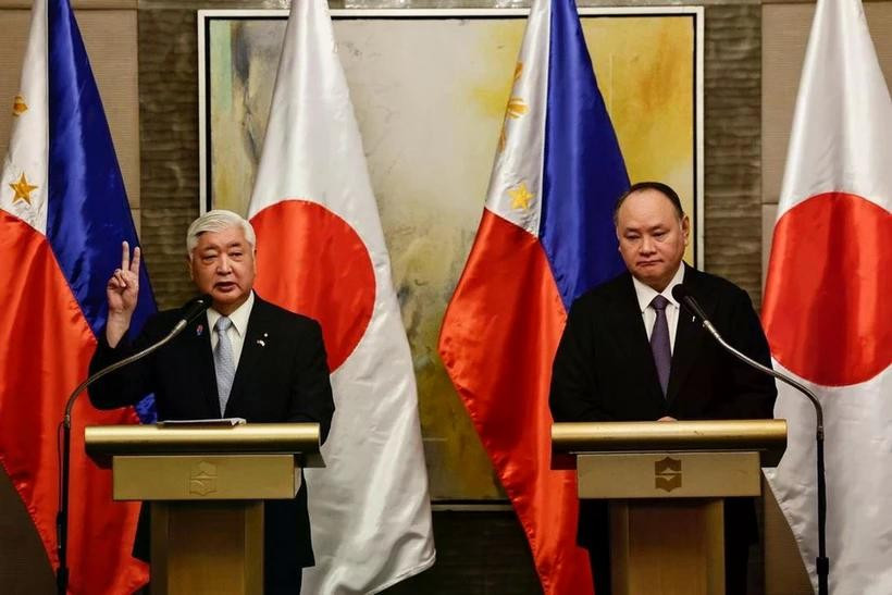 Japanese Defence Minister Gen Nakatani (left) and Philippine Secretary of National Defence Gilberto Teodoro. (Photo: EPA-EFE)