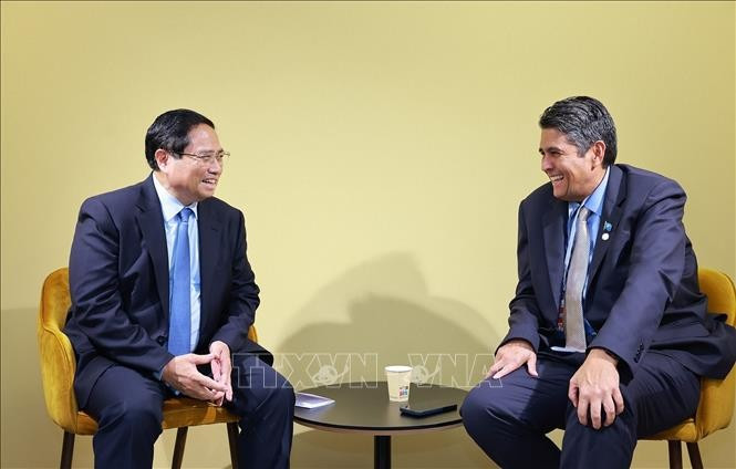 Prime Minister Pham Minh Chinh (L) meets with President of Palau Surangel Whipps Jr. in Nice, France on June 9 (Photo: VNA)