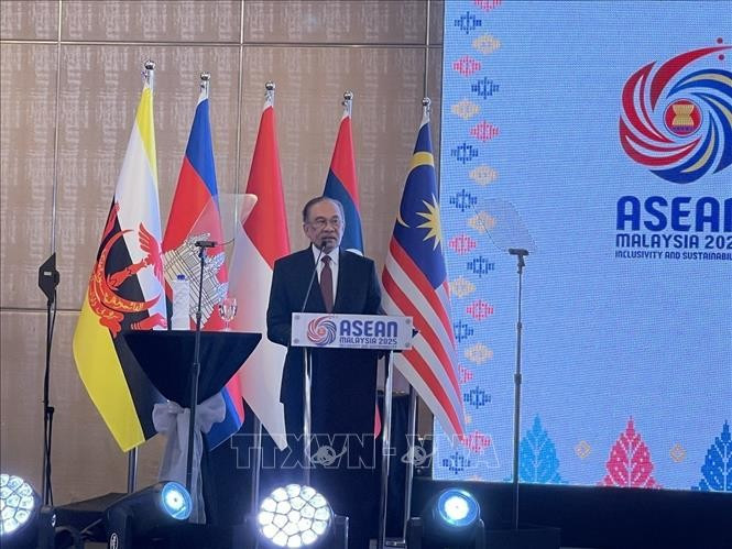 Malaysian Prime Minister Anwar Ibrahim speaks at the 19th ASEAN Ministerial Meeting on Transnational Crime (AMMTC) in Melaka on September 9, 2025. (Photo: VNA)