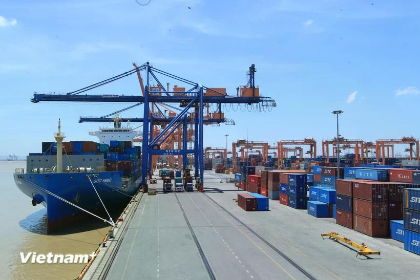 Vietnam’s export turnover in the first quarter of 2025 was estimated to reach 102.8 billion USD, 10.6% higher than that of the same period last year. (Photo: VietnamPlus)