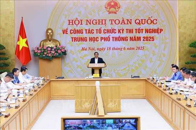 Prime Minister Pham Minh Chinh speaks at the national conference on the organisation of the high school graduation examination on June 18. (Photo: VNA)