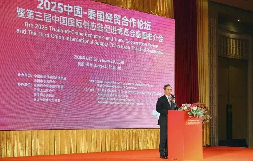 A delegate speaks at the 2025 Thailand-China Economic and Trade Cooperation Forum and the 3rd China International Supply Chain Expo Thailand Roadshow. (Photo: nationthailand.com)