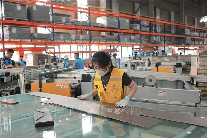 Workers at a factory in Quang Ninh province (Photo: VNA)