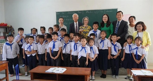 Four teachers will be sent by the central province of Quang Tri to Laos this month to teach Vietnamese to ethnic Vietnamese and mixed-race students in Savannakhet Province. (Photo: tuoitre.vn)