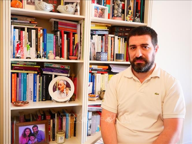 Gaston Fiorda, a veteran journalist from Radio Nacional Argentina (Photo: VNA)