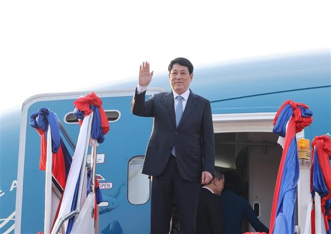 State President Luong Cuong at Wattay International Airport in Vientiane, Laos. (Photo: VNA)