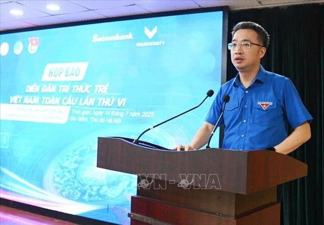 Secretary of the Central Committee of the Ho Chi Minh Communist Youth Union, President of the Vietnam Youth Federation, and head of the forum organising board Nguyen Tung Lam speaks at the press briefing. (Photo: VNA)